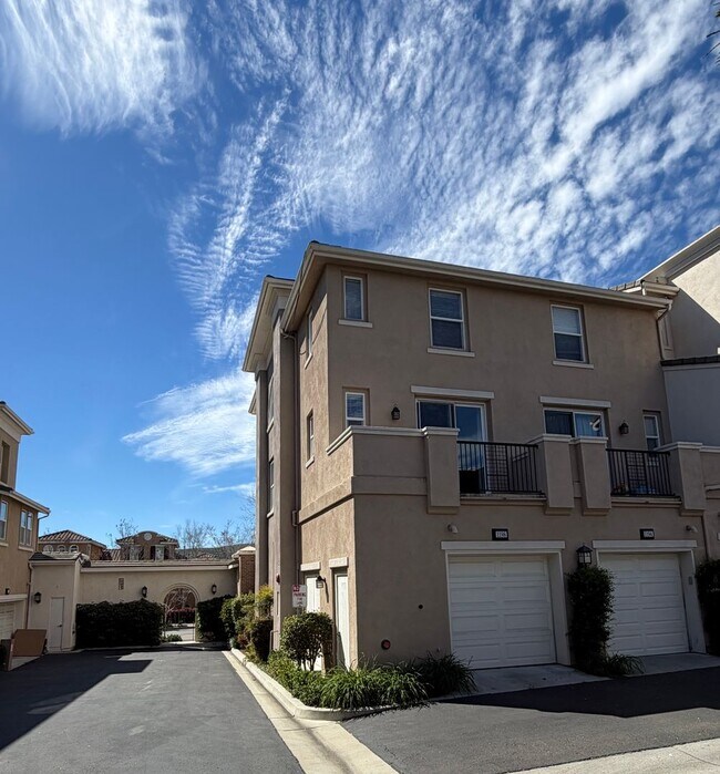 Building Photo - Luxury 2 Bedroom plus Den/Office in the heart of San Elijo Hills