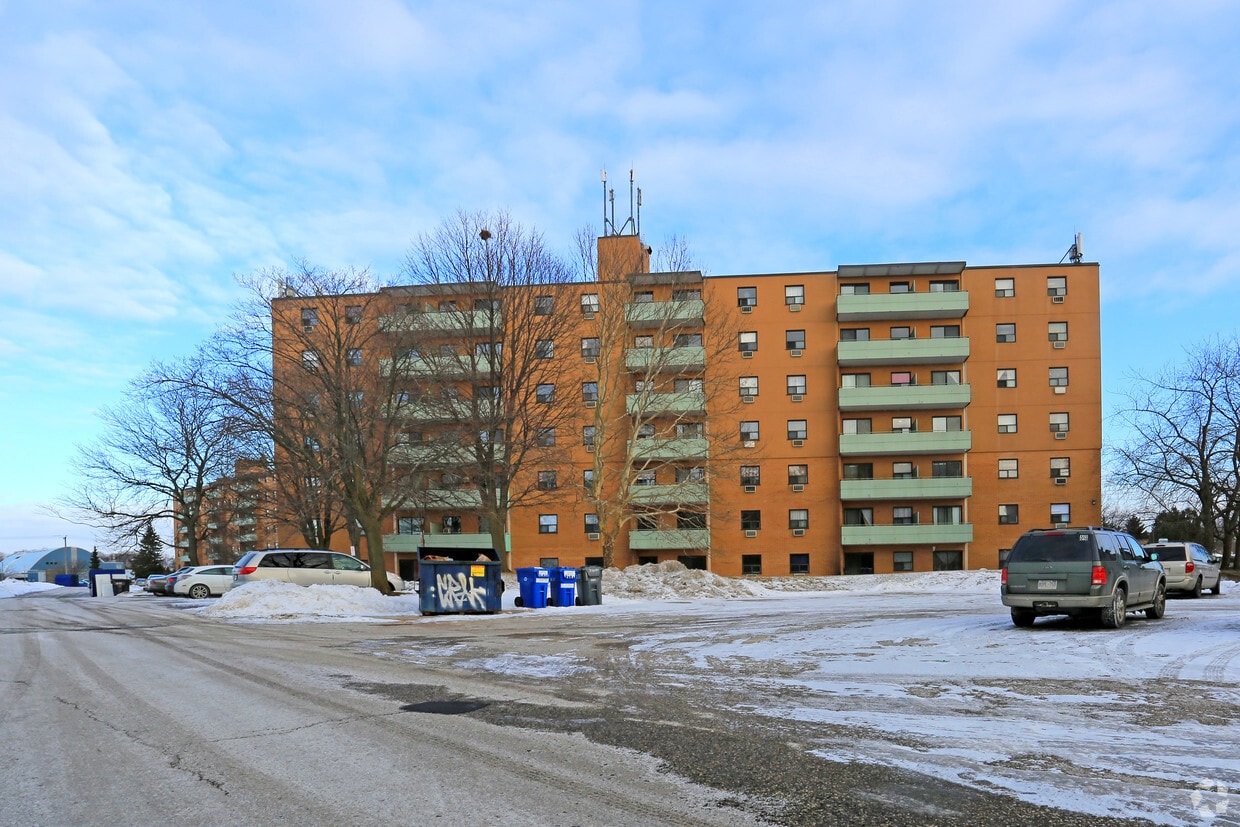 Primary Photo - 607-611 Heritage Dr