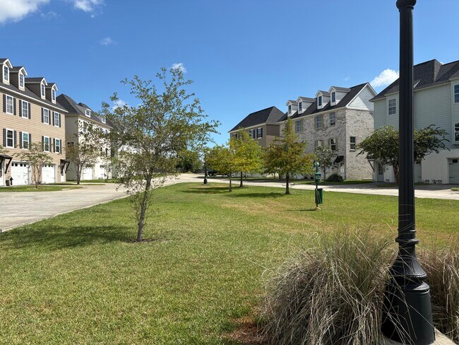 Afuera - Charlestown Apartment Homes