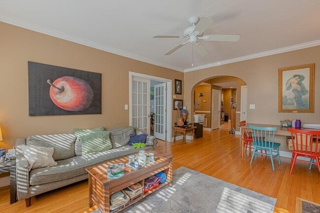 Building Photo - 2 bedroom in Chicago IL 60645
