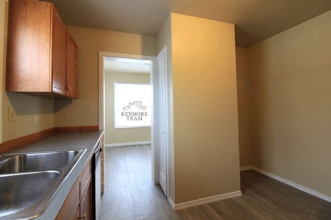 Building Photo - 406 Benham St