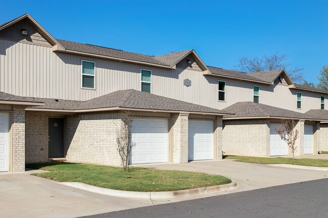 Building Photo - German Oaks Townhomes