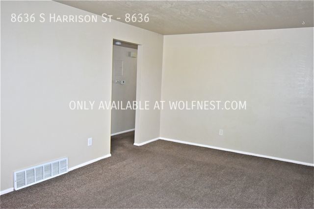 Building Photo - Adorable 2 Bedroom Sandy Condo! No Deposit...