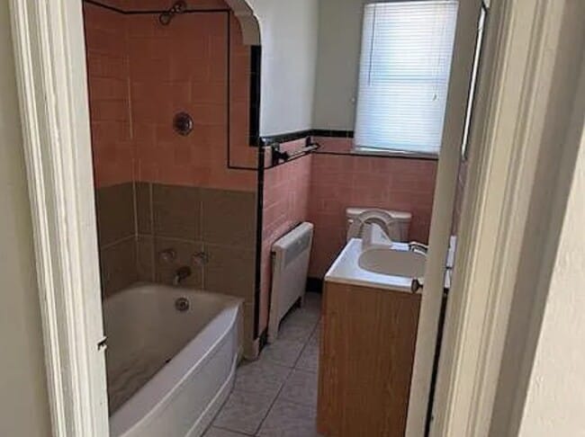 Building Photo - 315 W 11th St