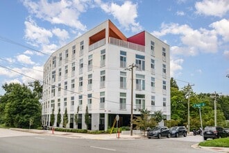 Building Photo - 600 S Duke St