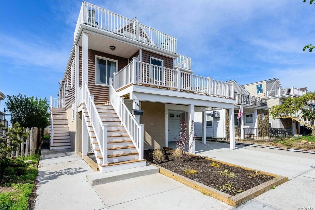 637 W Market St, Long Beach, NY 11561 Room for Rent in Long Beach, NY