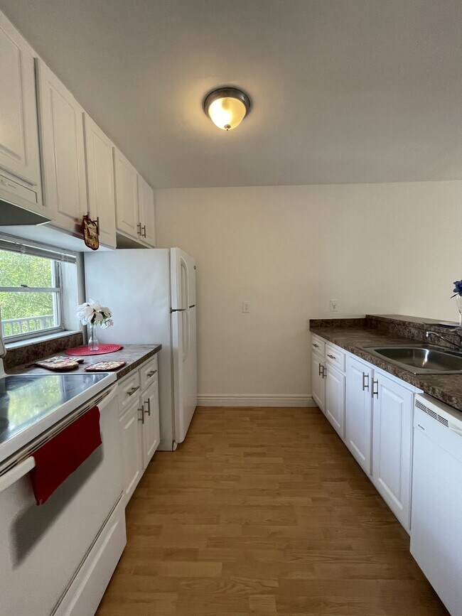 Building Photo - 8560 Sherman Cir N