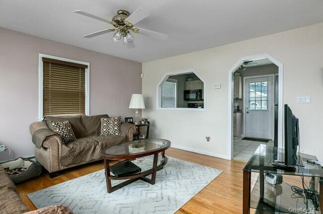 Foto del edificio - 250 N Rutherford Ave