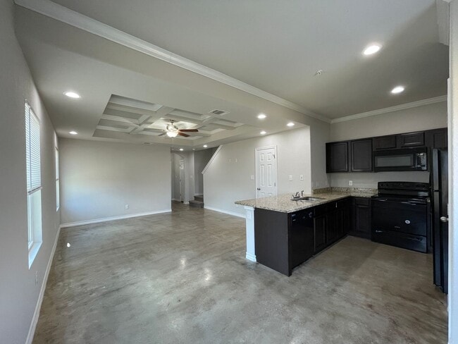 Building Photo - Townhome for rent