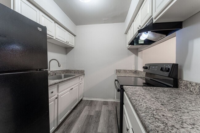 Building Photo - 2447 Brownlee St