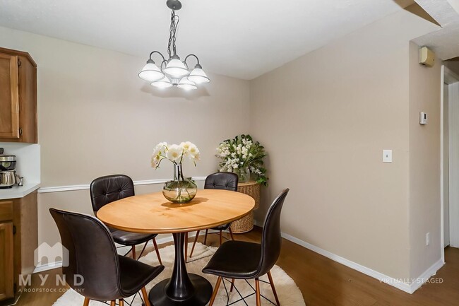 Building Photo - 1213 Hyridge St