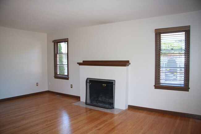 Building Photo - 2bd/1ba Seattle House