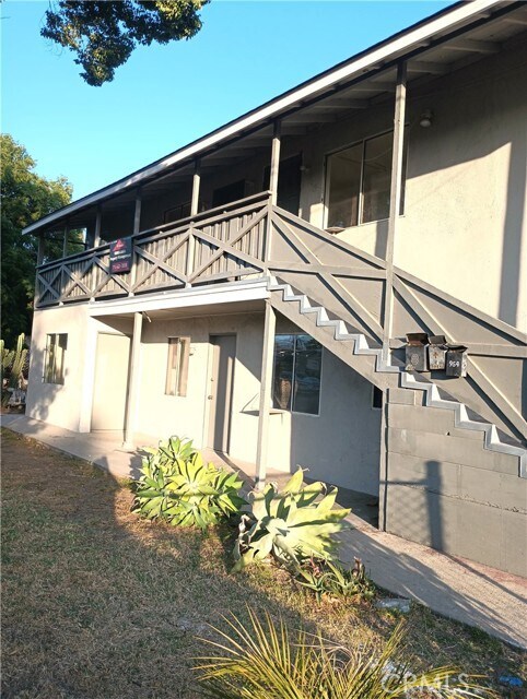 Foto del edificio - 966 E 7th St