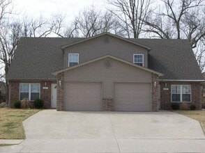 Building Photo - 307 Burnside Dr