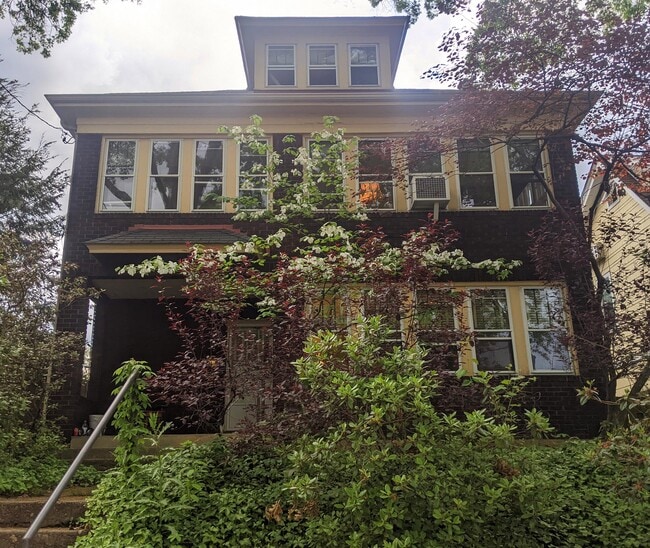 front of house - 1125 E End Ave