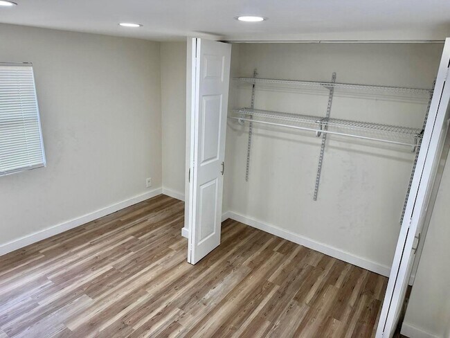 Foto del edificio - 5037 Roanoke St