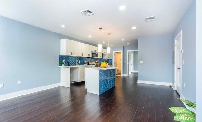 Open floor plan - 110 S Jefferson St