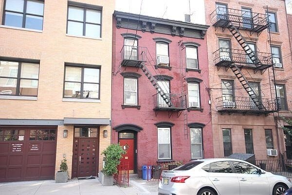 Primary Photo - 220 Bloomfield St