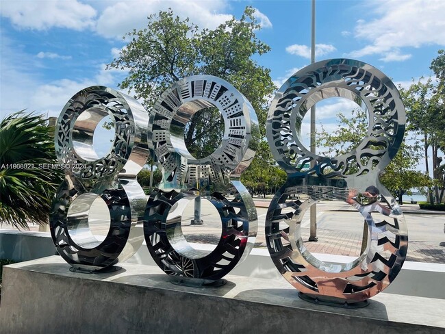 Foto del edificio - 888 Biscayne Blvd