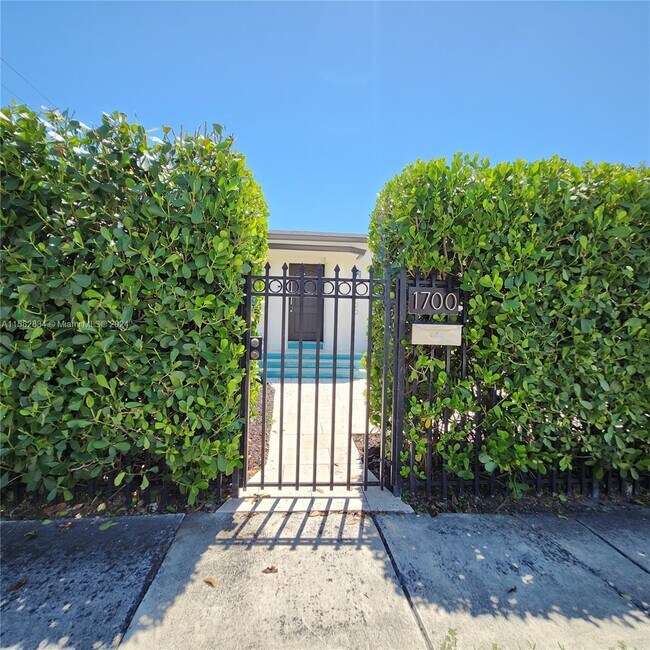Building Photo - 1700 SW 16th Ter