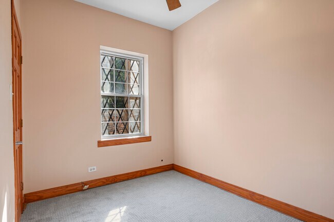 Foto del edificio - 6830 S South Shore Dr