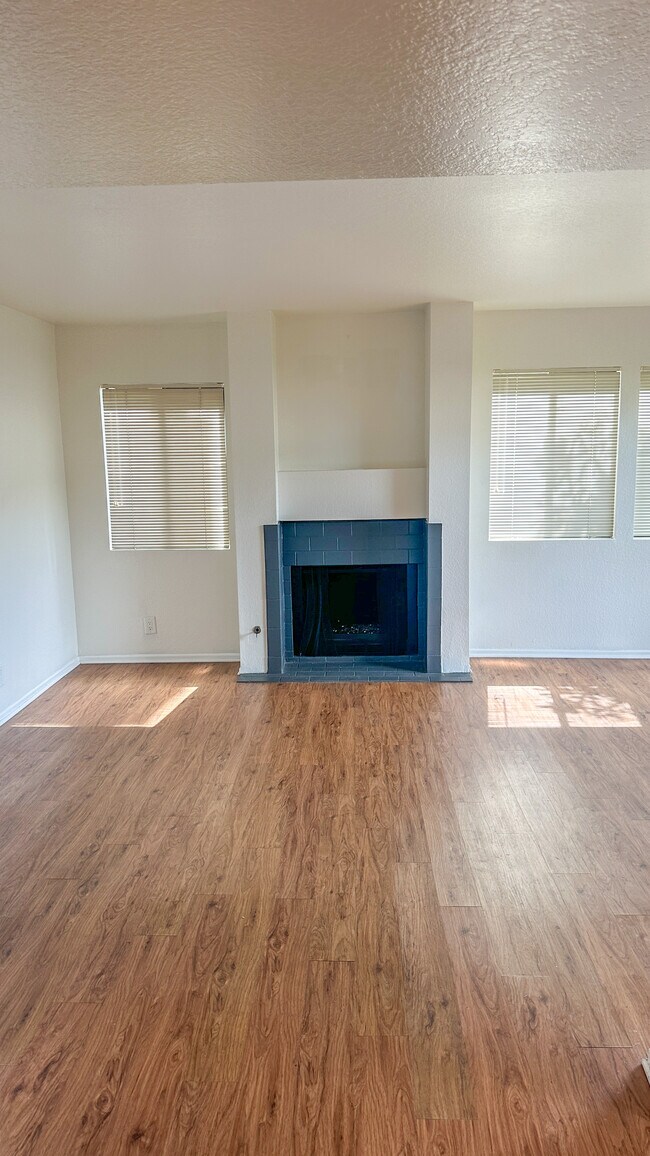 Living room - 1809 Peyton Ave