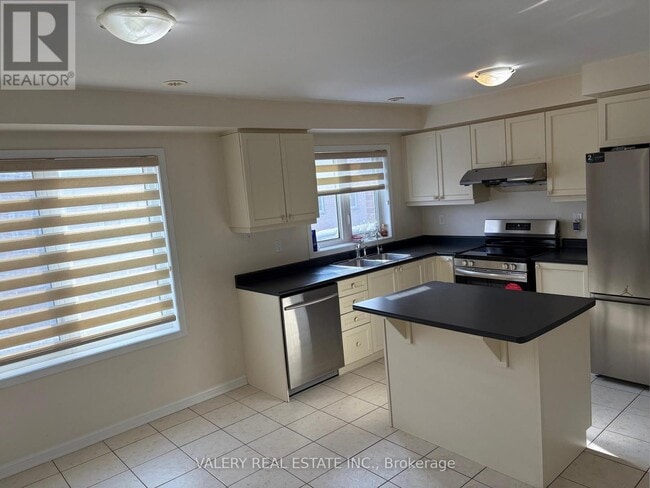 Building Photo - 27 Ariel Rd