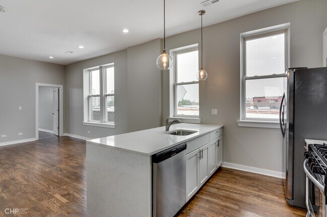 Building Photo - 734 N Throop St