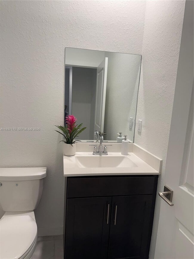 Building Photo - 818 SE 19th St