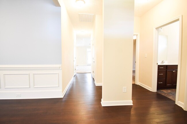 Foto del edificio - 4 Bedroom 3 Bathroom No Pets