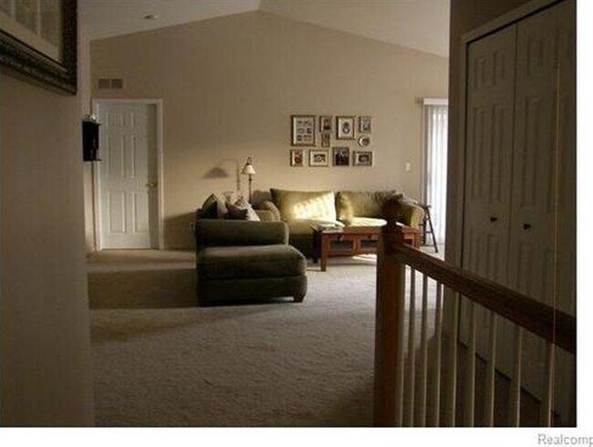 Building Photo - 5740 Pine Aires Dr
