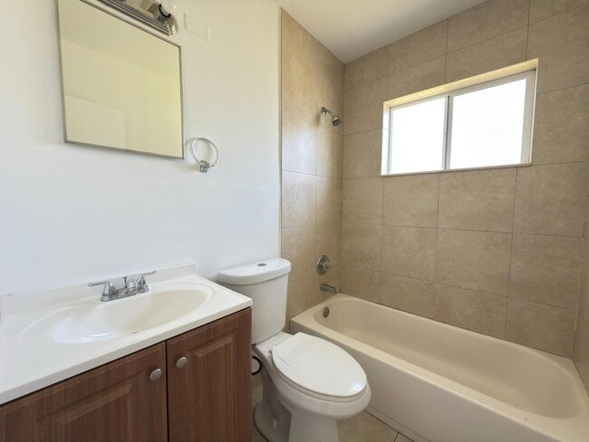 Foto del edificio - 1172 W 34th St