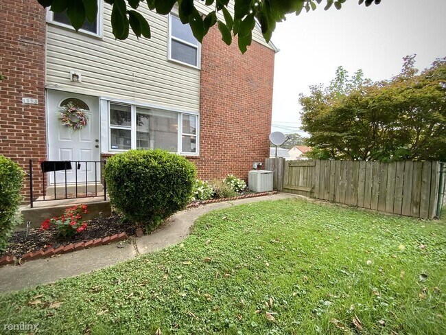Foto del edificio - 3 br, 1.5 bath Townhome - 1773 Melbourne Rd