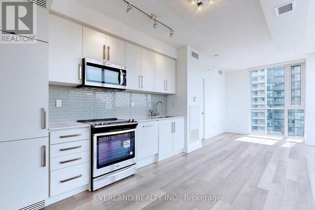 Photo du bâtiment - 5180-5180 Yonge St