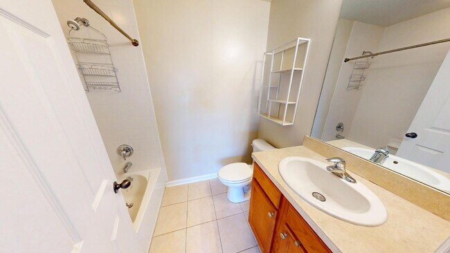 Foto del edificio - "Charming 2-Bed, 3-Bath Townhouse Retreat in Jacksonville - 1,176 Sq. Ft. of Comfort and Style!"