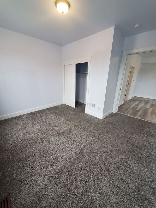 Foto del edificio - 900 W Greenfield Ave