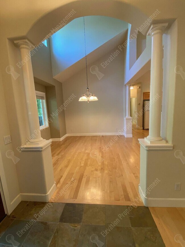 Building Photo - 3-BR 2-BA Boyd Acres Beauty