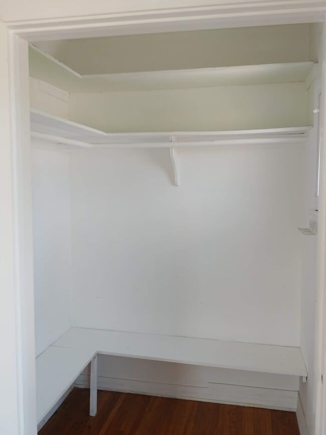 Closet - 649 N Harper Ave
