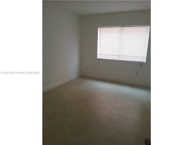 Foto del edificio - 2880 Pine Tree Dr