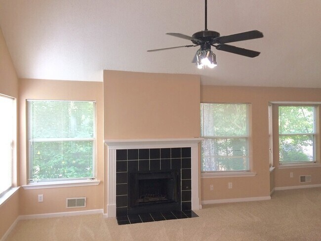 Foto del edificio - 901 Bradford Ln