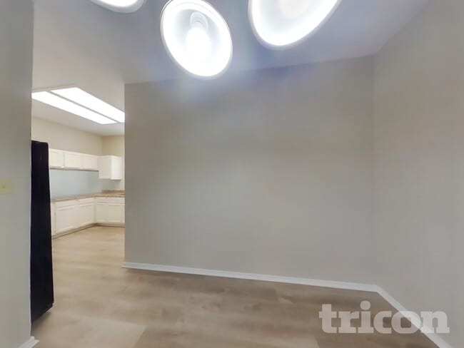 Foto del edificio - 8028 Copper Trail Dr