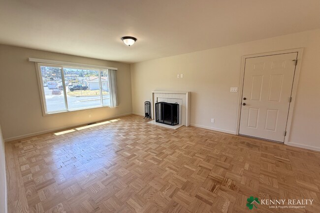 Foto del edificio - Spacious 3-Bedroom Home with Hardwood Floors & Large Backyard in South San Francisco