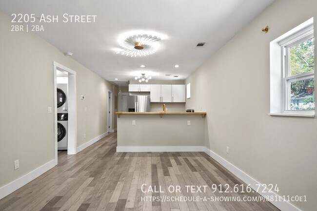 Building Photo - Beautifully Renovated 2 Bed, 2 Bath House ...