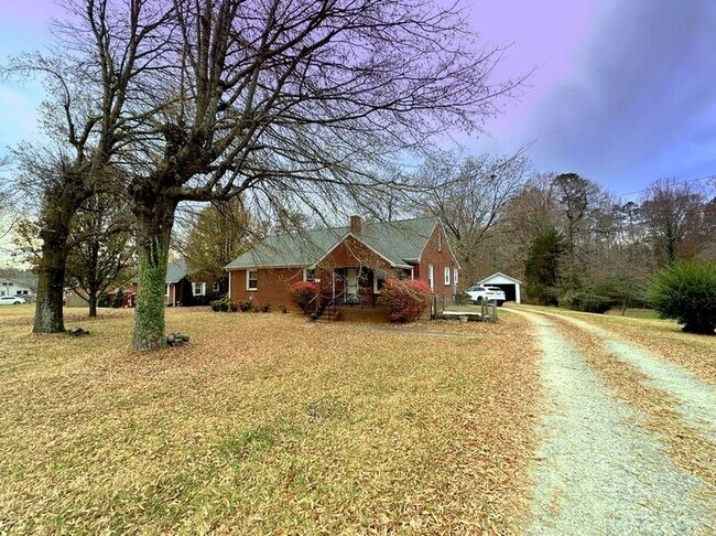 Building Photo - 4410 Old Lexington Rd