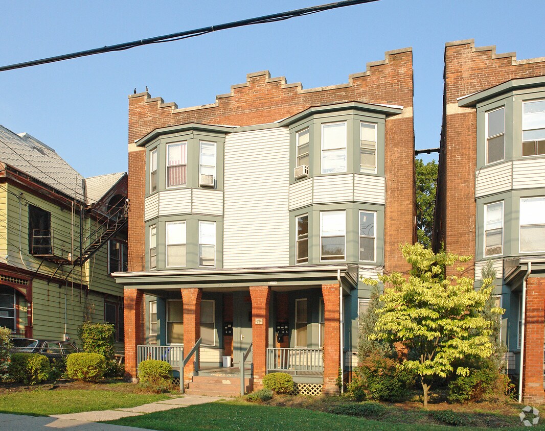 Building Photo - 79 Garden St