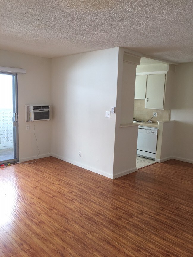 Foto del edificio - 1037 N Genesee Ave