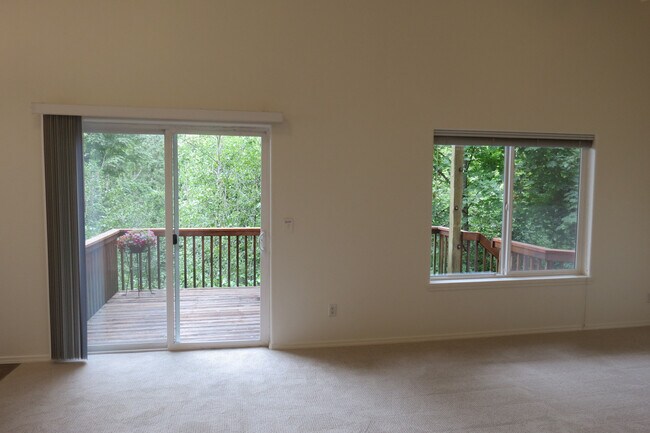 Foto del edificio - Spaceous 800 sq ft single bedroom one bath...