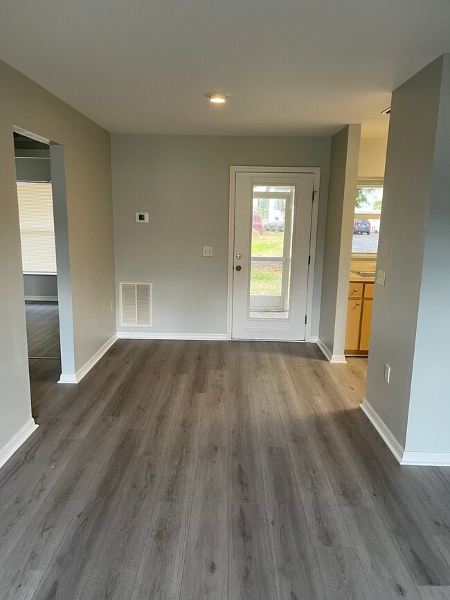 Building Photo - 10331 Kidron Ave