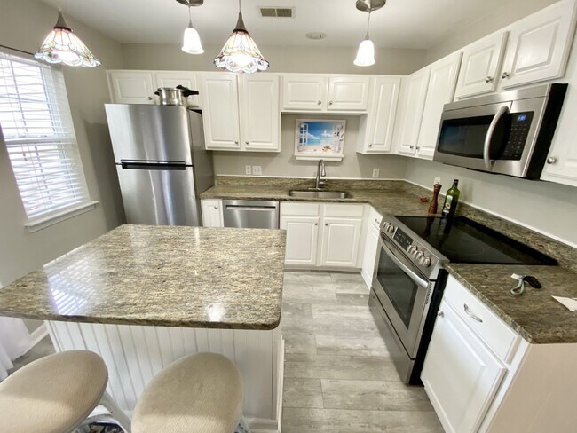 Building Photo - Spend your Summer in Bluffton! Furnished R...