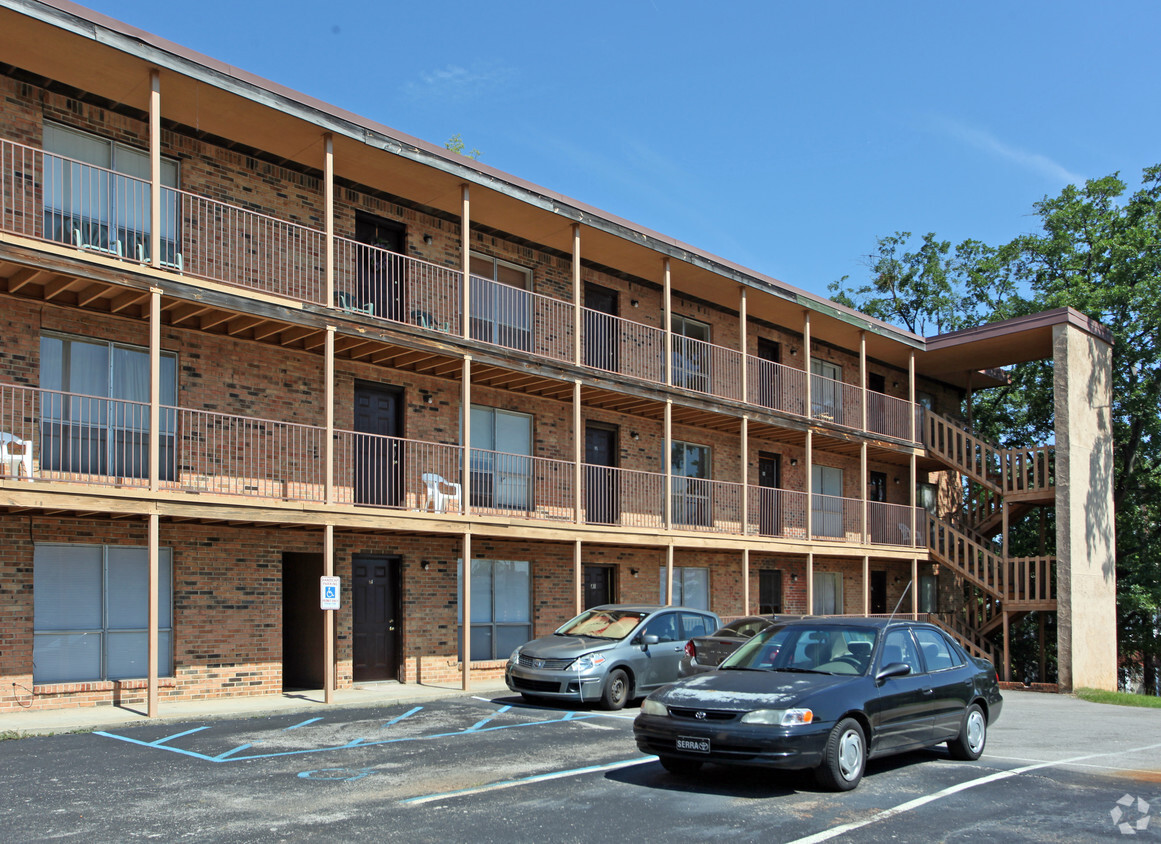 Primary Photo - Gemini Apartments